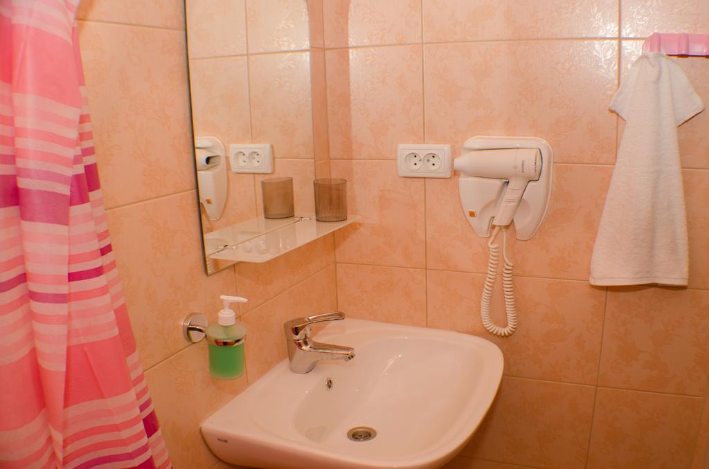 Dream Mini Hostel Kharkiv Bagian luar foto
